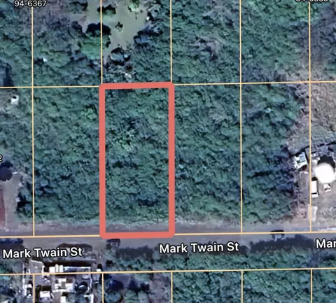 Mark Twain St, Naalehu, HI 96772