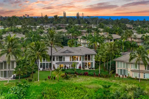 4100 Queen Emmas Dr #8, Princeville, HI 96722