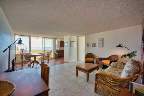 84 Pukihae St #205, Hilo, HI 96720