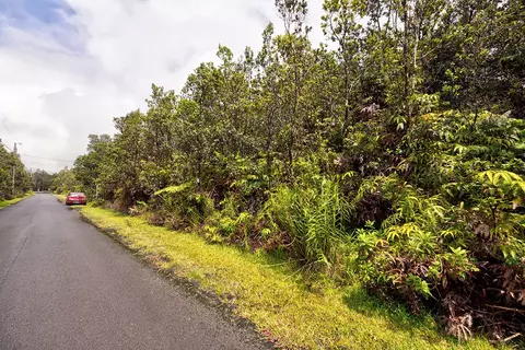 8 Th St, Volcano, HI 96785