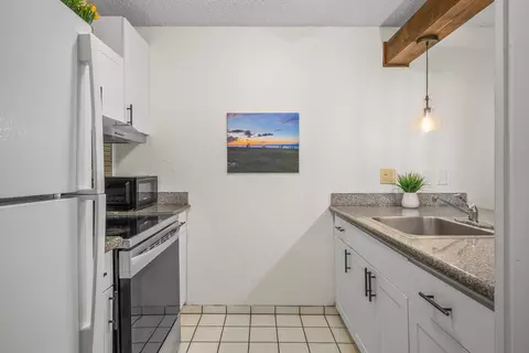 Kitchen - 525 Aleka Lp #A3, Kapaa, HI 96746 photo 3 of 4