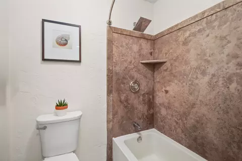 Bath - 525 Aleka Lp #A3, Kapaa, HI 96746 photo 2 of 2