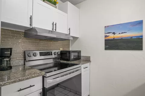 Kitchen - 525 Aleka Lp #A3, Kapaa, HI 96746 photo 4 of 4