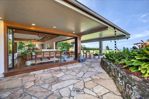 56-2878 Puakea Bay Dr, Hawi, HI 96719