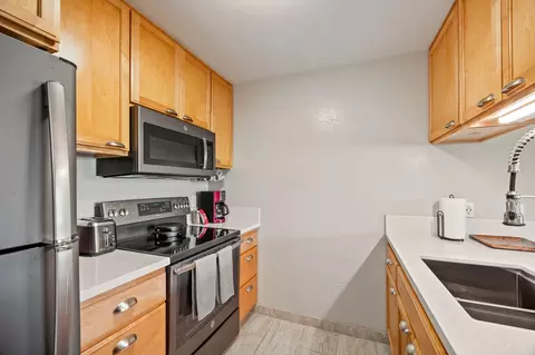 Kitchen - 525 Aleka Lp #H7, Kapaa, HI 96746 photo 5 of 5