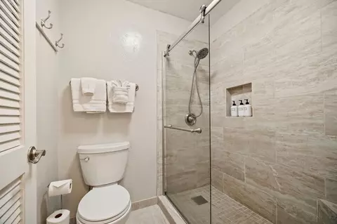Bath - 525 Aleka Lp #H7, Kapaa, HI 96746 photo 2 of 2