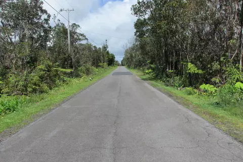Mokuna St, Volcano, HI 96785