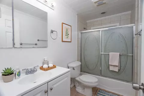 Bath - 4580 Mamane St, Kapaa, HI 96746 photo 2 of 2