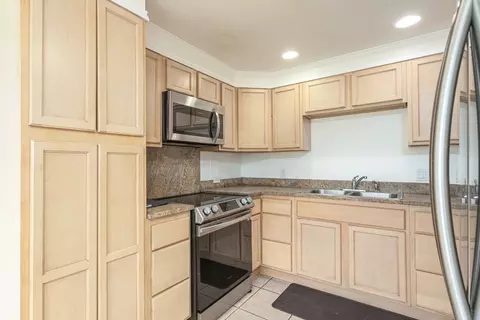 Kitchen - 4580 Mamane St, Kapaa, HI 96746 photo 1 of 2