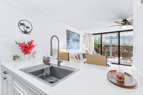 75-5888 Alii Dr #B2, Kailua Kona, HI 96740