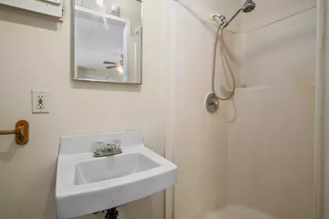 Bath - 5841 Ahakea St, Kapaa, HI 96746 photo 3 of 3