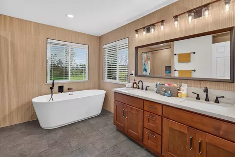 Bath - 16-1878 Moho Rd, Mountain View, HI 96771 photo 3 of 5