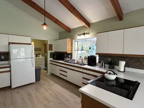Kitchen - 19-4157 Wright Rd, Volcano, HI 96785 photo 2 of 2