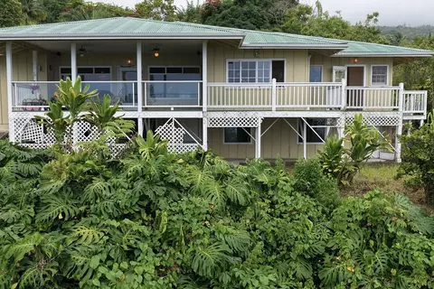 82-5960 Wakida Dr, Captain Cook, HI 96704