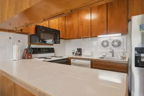 Kitchen - 4909 Lower Honoapiilani Rd #E3E, Lahaina, HI 96761 photo 2 of 2