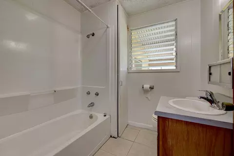 Bath - 378 Lanikaula St, Hilo, HI 96720 photo 2 of 2