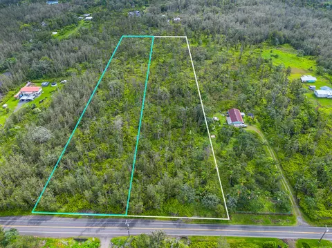 8 Road 8, Keaau, HI 96749