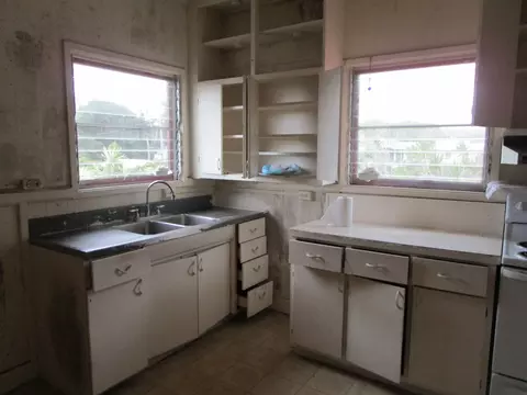 Kitchen - 66 Ohea St, Hilo, HI 96720 photo 1 of 4