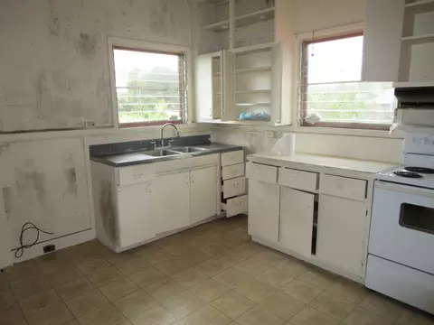 Kitchen - 66 Ohea St, Hilo, HI 96720 photo 2 of 4