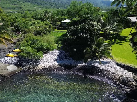 Kahauloa Rd, Captain Cook, HI 96704