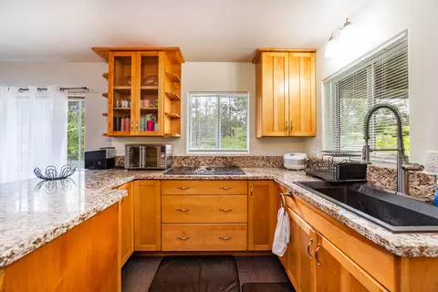 Kitchen - 11-3169 A Volcano Rd, Volcano, HI 96785 photo 2 of 2