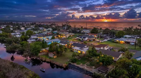 8749 Kekaha Rd, Kekaha, HI 96752