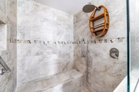 Bath - 1700 Mona Loop, Hilo, HI 96720 photo 2 of 5