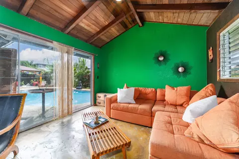 Living - 1700 Mona Loop, Hilo, HI 96720 photo 2 of 3