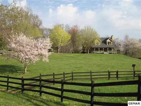 590 Thomas Loop Rd, Sevierville, TN 37876 photo 1