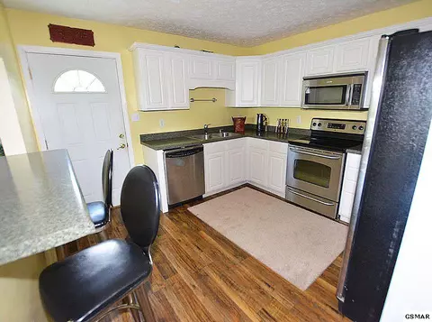 902 Sharp Rd, Sevierville, TN 37876 photo 4