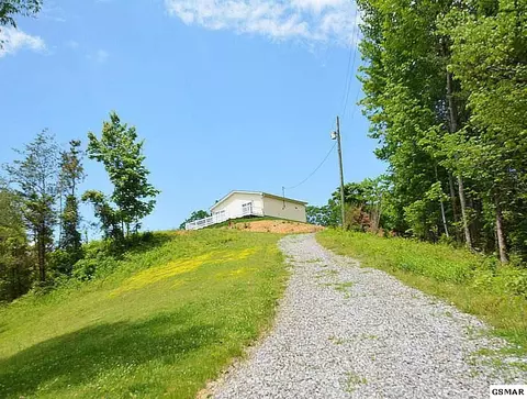 902 Sharp Rd, Sevierville, TN 37876 photo 2