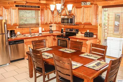 4335 Forest Ridge Way, Pigeon Forge, TN 37863 photo 6