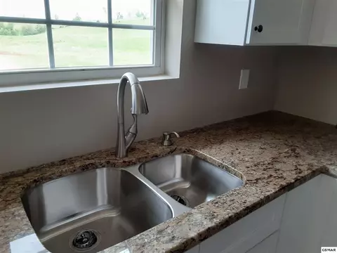 633 Sharp Rd, Sevierville, TN 37876 photo 3