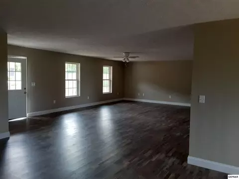 633 Sharp Rd, Sevierville, TN 37876 photo 4