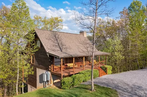 4510 Stackstone Rd, Sevierville, TN 37862 photo 3