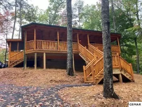 2427 E View Dr, Sevierville, TN 37876