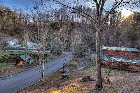 1663 Little Cabin Loop, Sevierville, TN 37862 photo 11