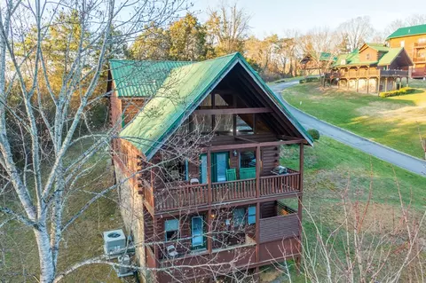 1663 Little Cabin Loop, Sevierville, TN 37862 photo 3