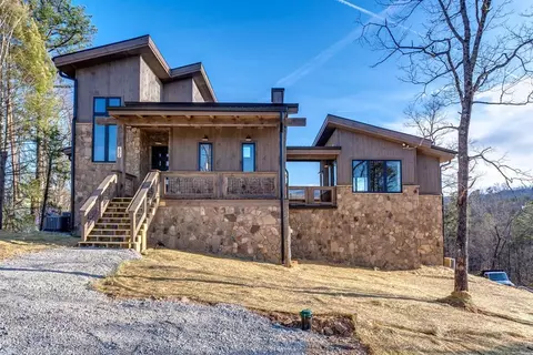 3016 Cloudburst Dr, Sevierville, TN 37862