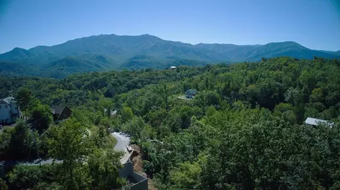 914 Elm Rd, Gatlinburg, TN 37738