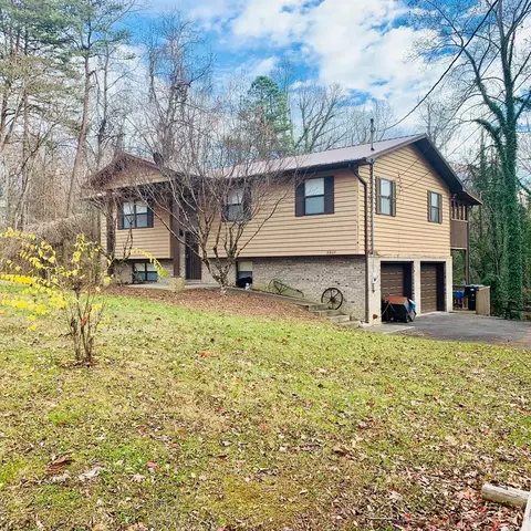 2204 Daisy Trl, Pigeon Forge, TN 37863