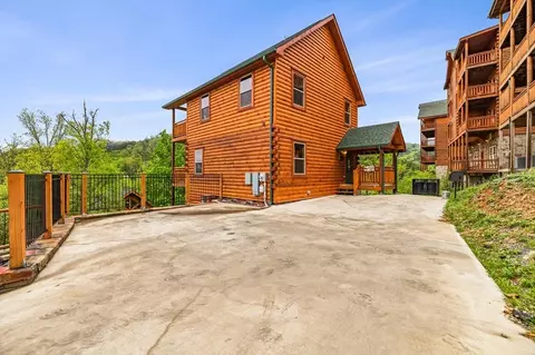 1112 Autumn Path Way, Sevierville, TN 37862