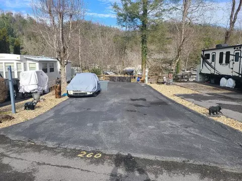 4229 E Pkwy #LOT 260, Gatlinburg, TN 37738