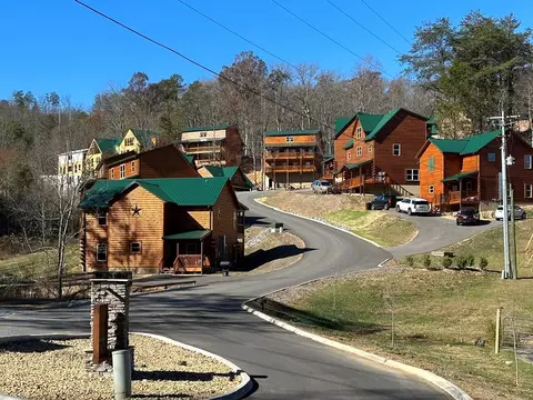 813 String Run Way, Pigeon Forge, TN 37863 photo 1