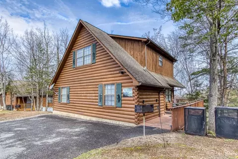 1659 Raccoon Den Way, Sevierville, TN 37862
