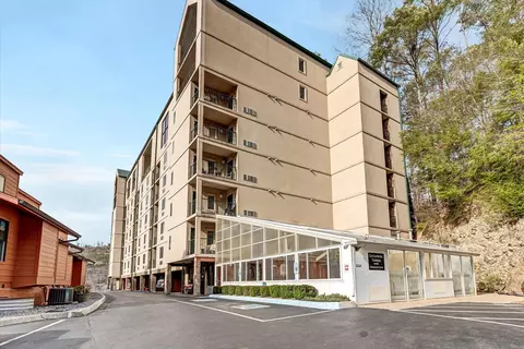 413 Baskins Creek Rd 205, Gatlinburg, TN 37738