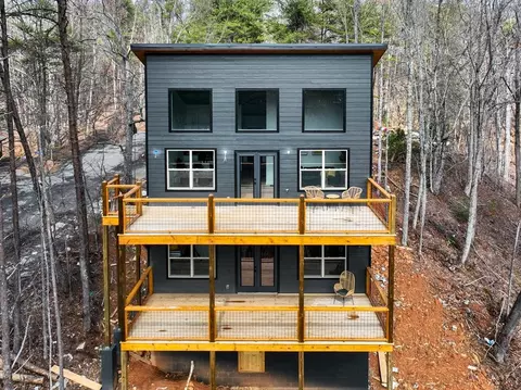 1004 Daisy Ct, Sevierville, TN 37876