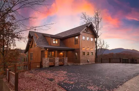 2264 Coopers Hawk Way, Sevierville, TN 37862