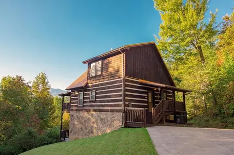 721 Littlefoot Ln, Gatlinburg, TN 37738