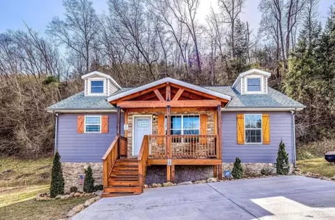 3135 Cherokee Valley Dr, Pigeon Forge, TN 37862